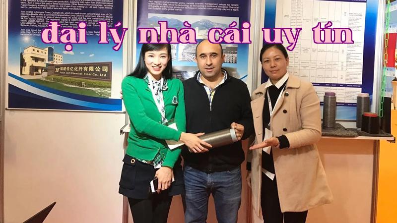 ລູກຄ້າກັບພວກເຮົາ 4